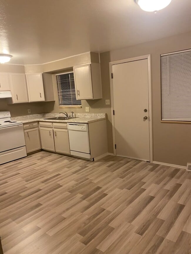 Building Photo - 9555 Damon Dr