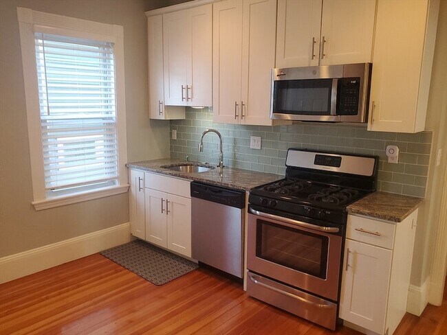 Building Photo - 14 N Munroe Terrace