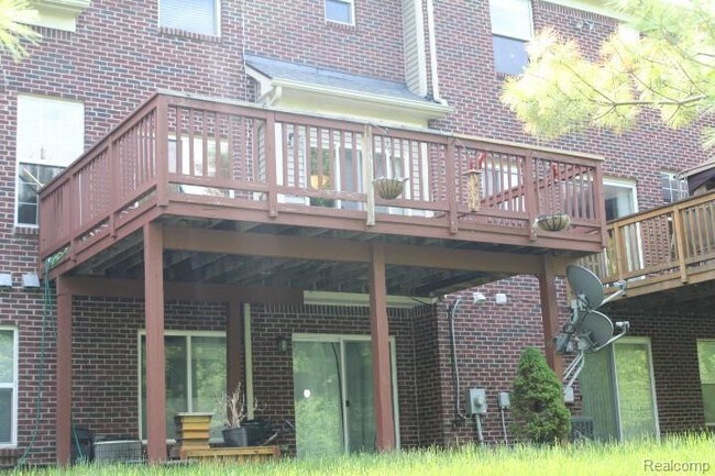 Building Photo - 2118 Preserve Cir W