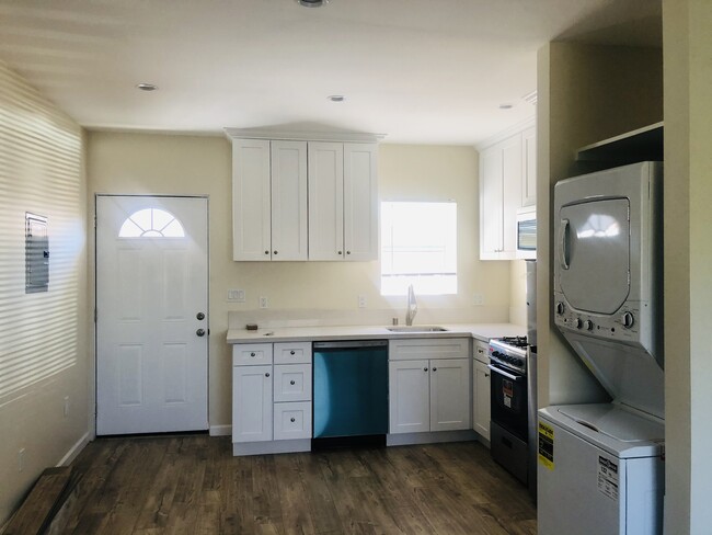 Kitchen - 7250 Capistrano Ave