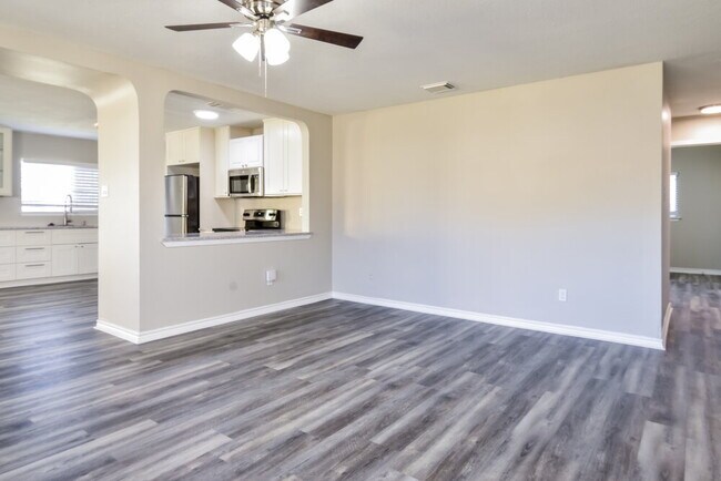Foto del edificio - 8115 Maple Meadow Dr