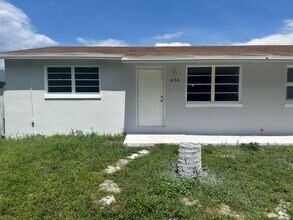 Building Photo - 422 Caroline Ave