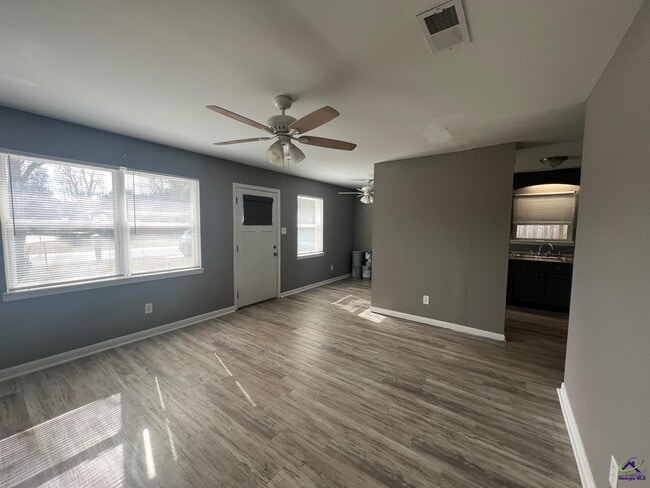 Building Photo - 116 Vickie Dr