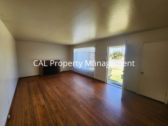 Foto del edificio - 430 E Laurel Dr