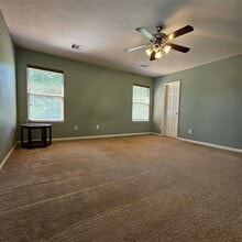 Building Photo - 11727 Madison Oak St