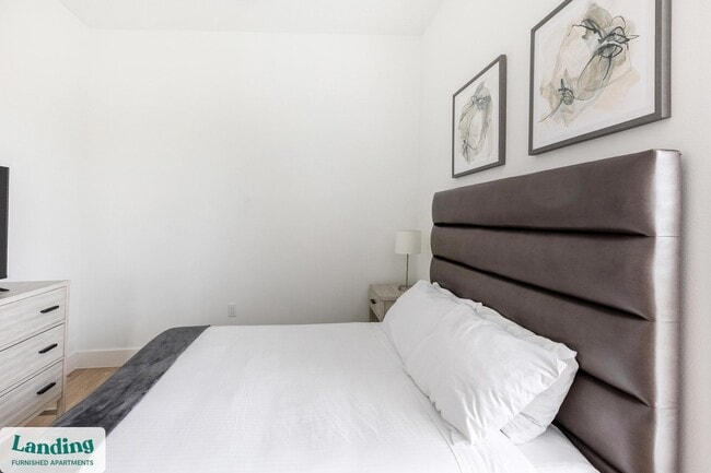 Building Photo - 650 E Sycamore St