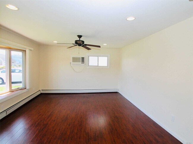 Building Photo - 84 Evans Ave