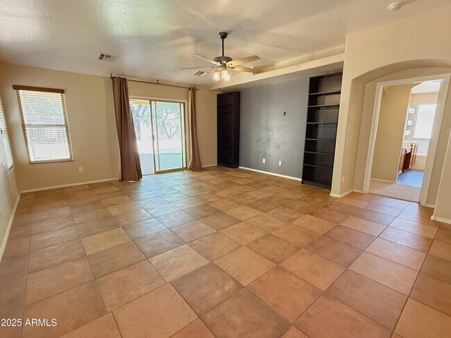 Foto del edificio - 4230 S Sawmill Rd