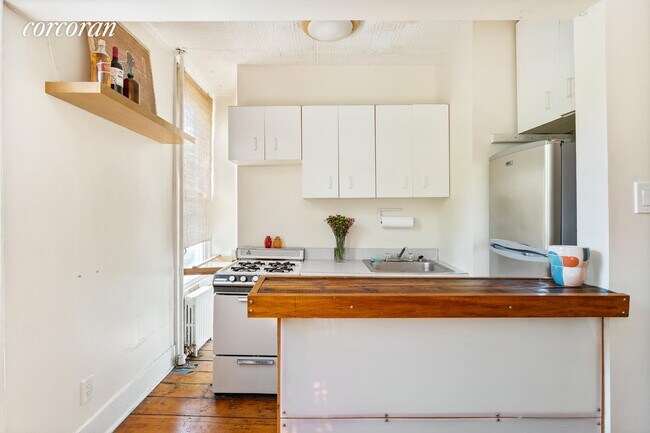 Foto del edificio - 107 N 9th St