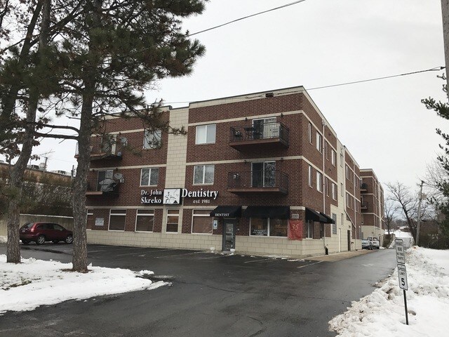 Primary Photo - 6961 Vine St