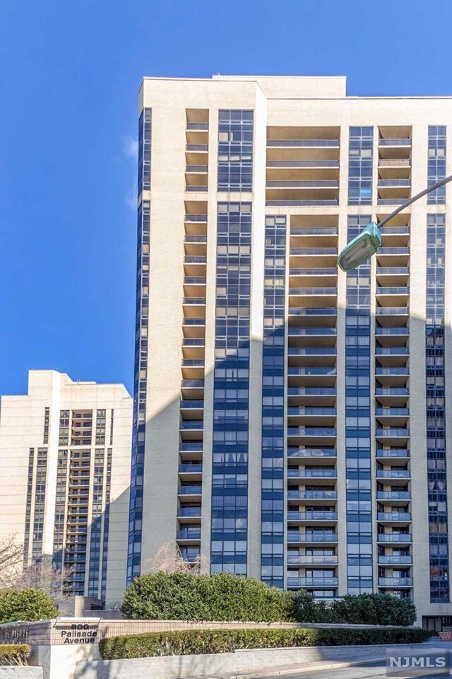 Building Photo - 800 Palisade Ave