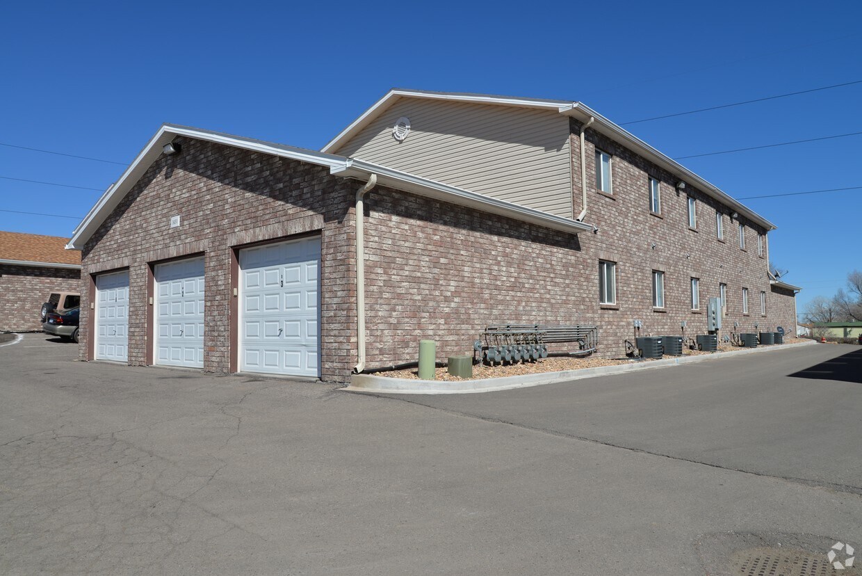 Building Photo - Kristal Condominiums