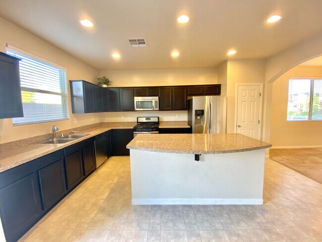 Building Photo - Modern 3-Bedroom Home in Spring Valley – M...
