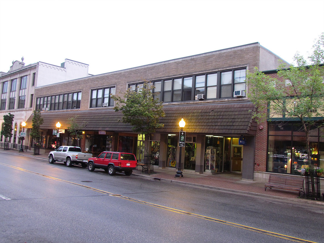 Building Photo - 125 W Washington St