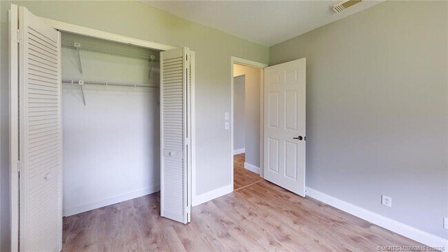 Foto del edificio - 2881 SE Nance St