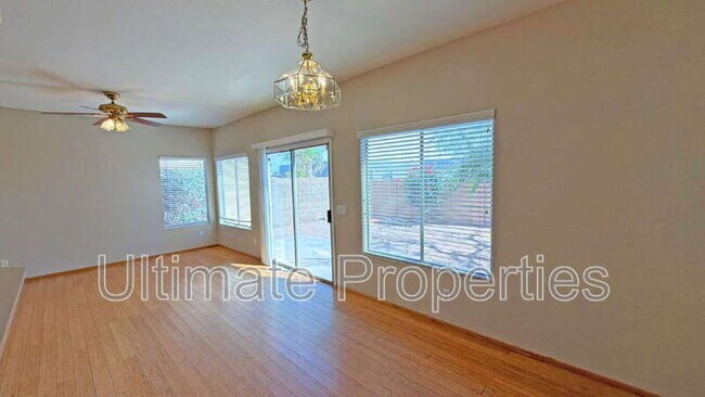 Foto del edificio - 8419 W Salter Dr