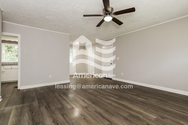Foto del edificio - 827 Oak Ridge Dr