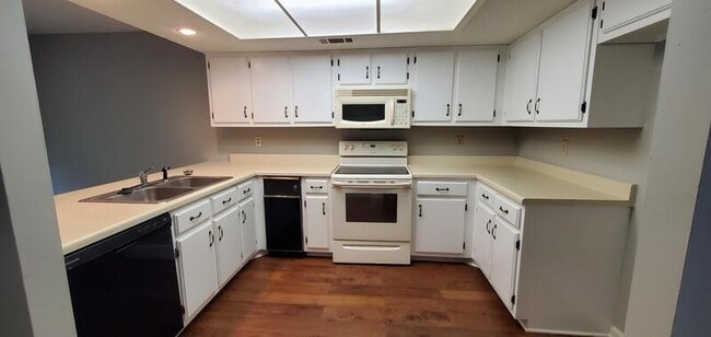 Building Photo - 3717 Deer Forest Dr
