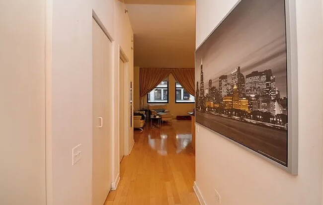 Building Photo - 5 N Wabash Ave