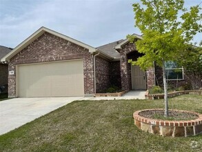Building Photo - 420 Saguaro Dr
