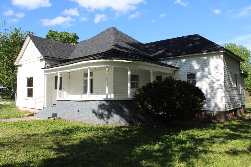 Primary Photo - 312 N Elliott Ave