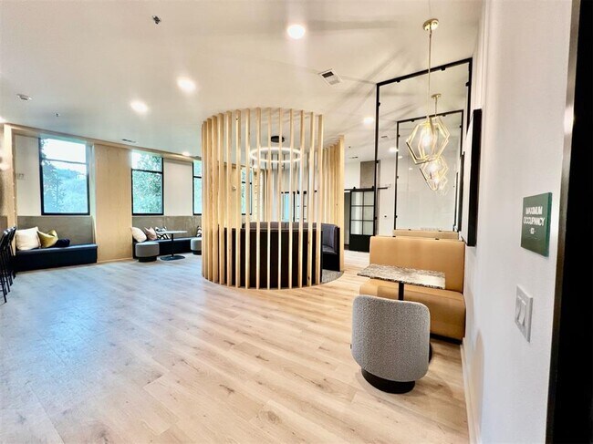 Foto del edificio - 2500 Longview St