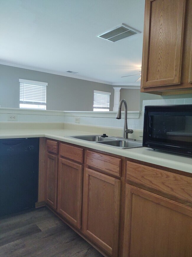 Building Photo - Pristine, move in ready 2-story home locat...