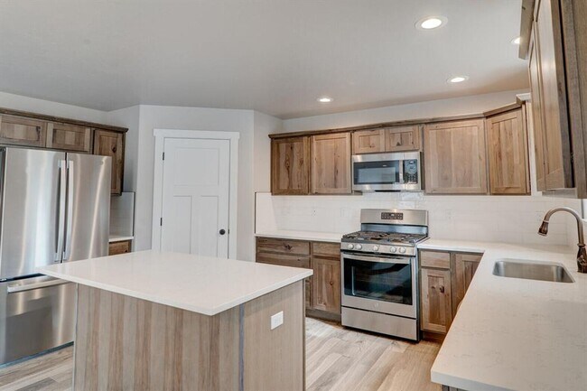 Foto del edificio - 3 Bedroom 3 Bathroom home for rent.