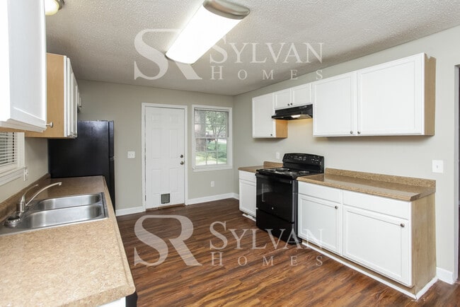 Building Photo - Lease today! No extra charge for contentme...