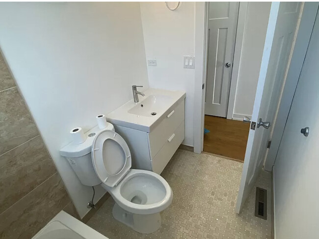 Foto del edificio - 5859 W 79th St