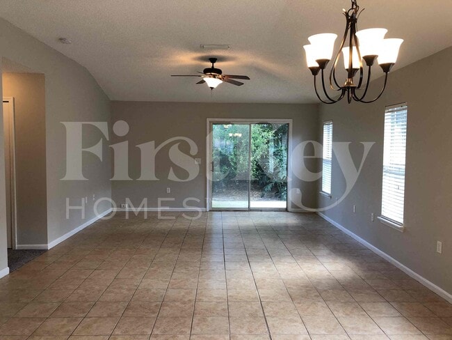 Foto del edificio - 2137 Featherwood Dr W