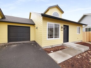 Building Photo - 1434 NE Covington Ln