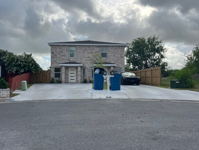 Building Photo - 2160 Alexandra Ct