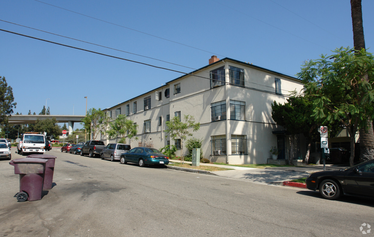 Building Photo - 1600 E Broadway