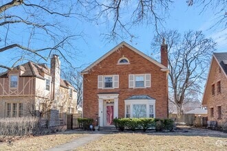 Building Photo - 1096 S Wildwood Ave