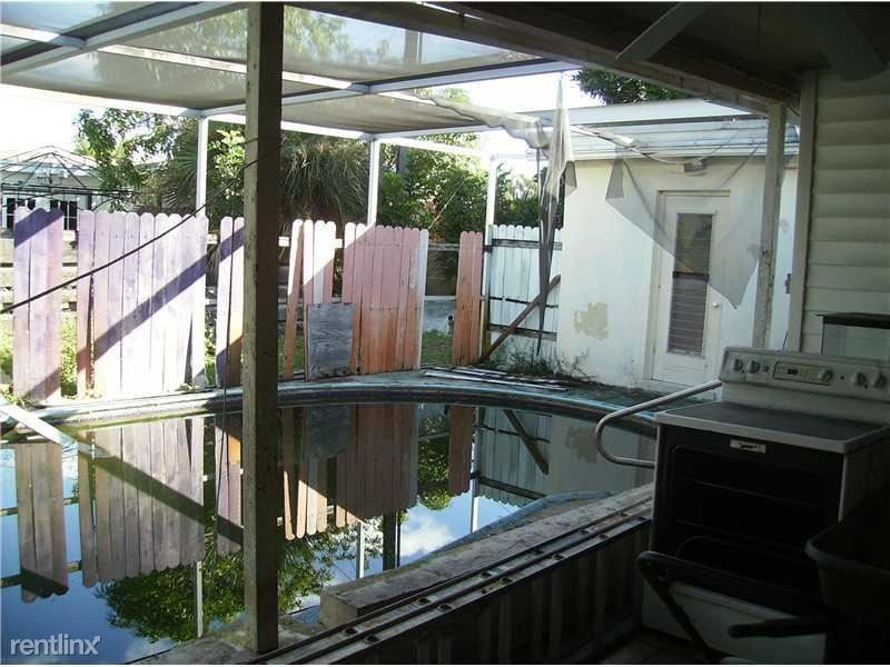 Building Photo - 7749 Fairway Blvd