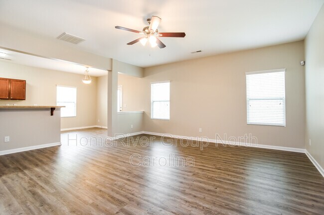 Foto del edificio - 1068 Joselynn Drive