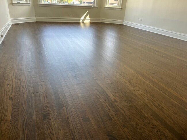 Foto del edificio - 6137 W Peterson Ave