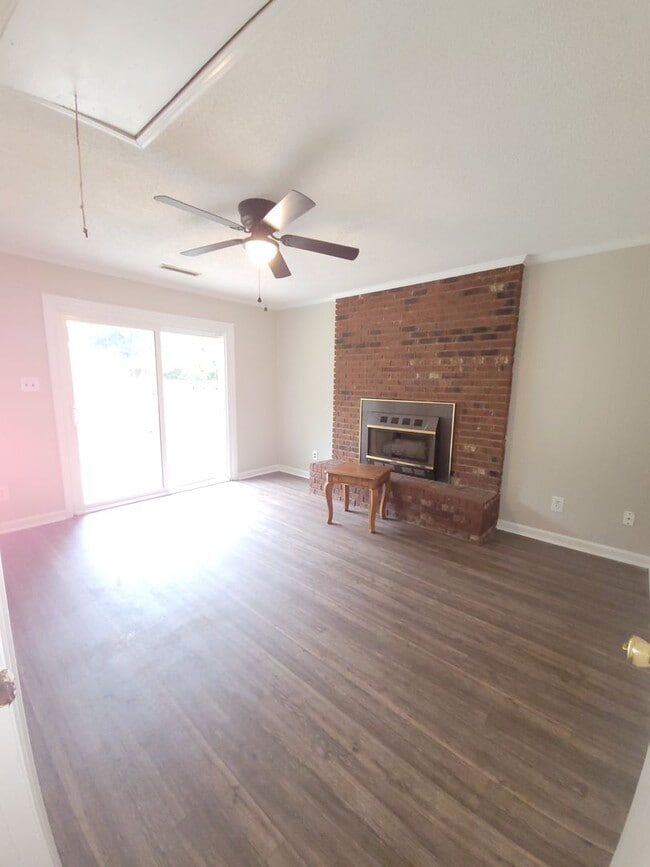 Building Photo - 207 White Oak Rd