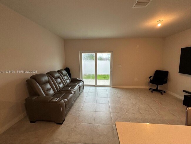 Foto del edificio - 389 NW 10th St