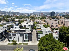Building Photo - 1203 N Thomas Ln