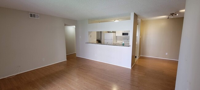 Sala de estar y comedor - 10450 SW 157th Ct