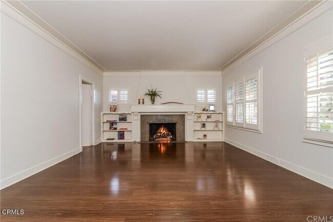 Building Photo - 833 Oakwood Pl
