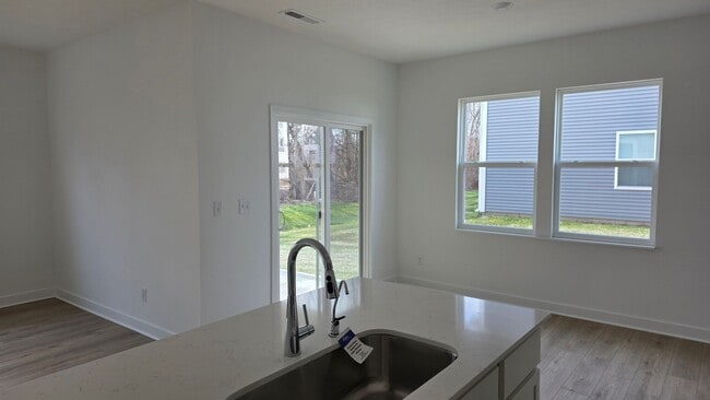 Foto del edificio - 7495 Marin Pkwy