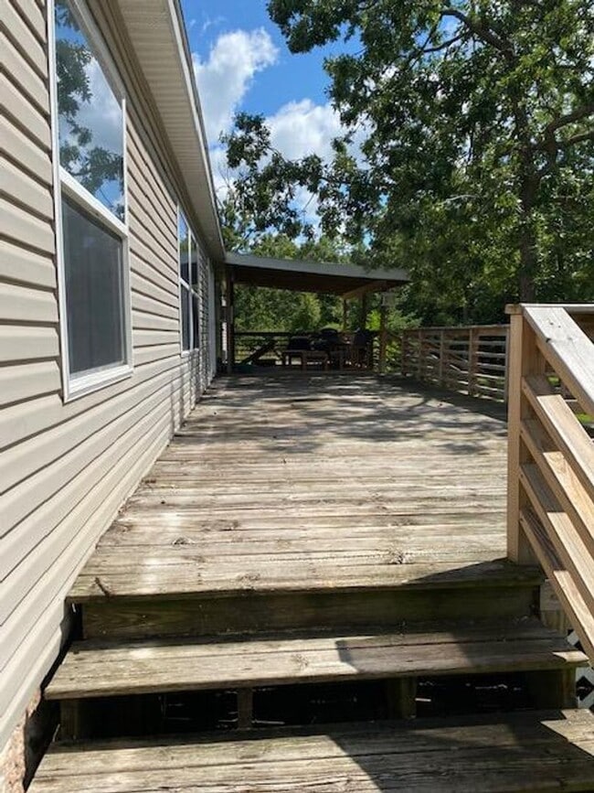 Building Photo - 3 Bedrooms, 2 Bathrooms Single Family Home...