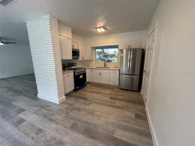 Building Photo - 116 Myakka Dr