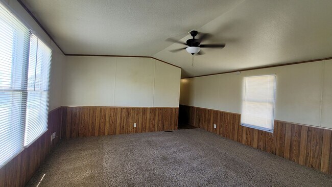 Building Photo - 3/2 with Carport in Commanders Palace -  F...