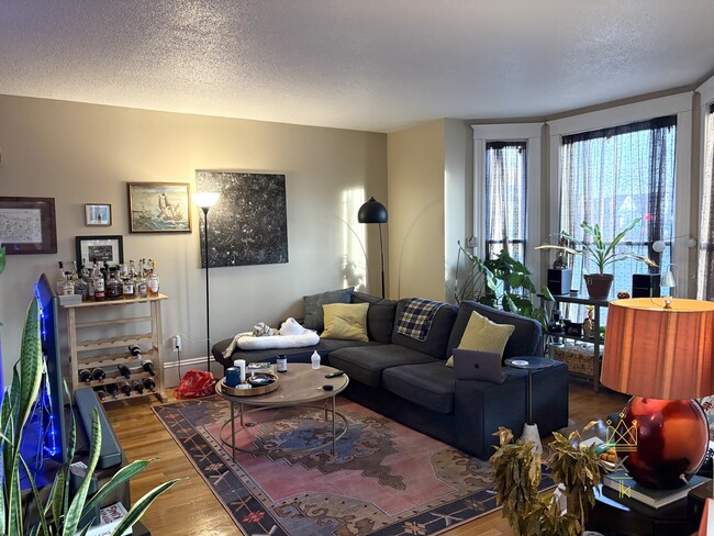 Building Photo - 14 Mt Vernon St