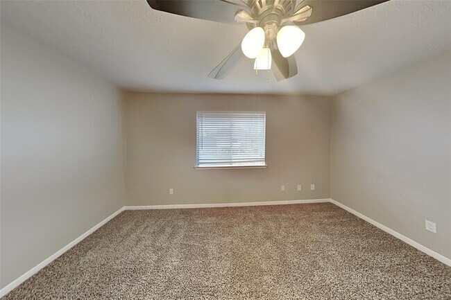 Foto del edificio - 206 Smokey Hill Ct