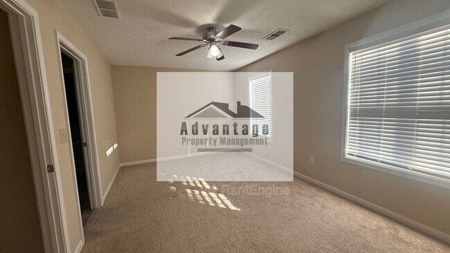 Foto del edificio - 5025 Village Run Dr